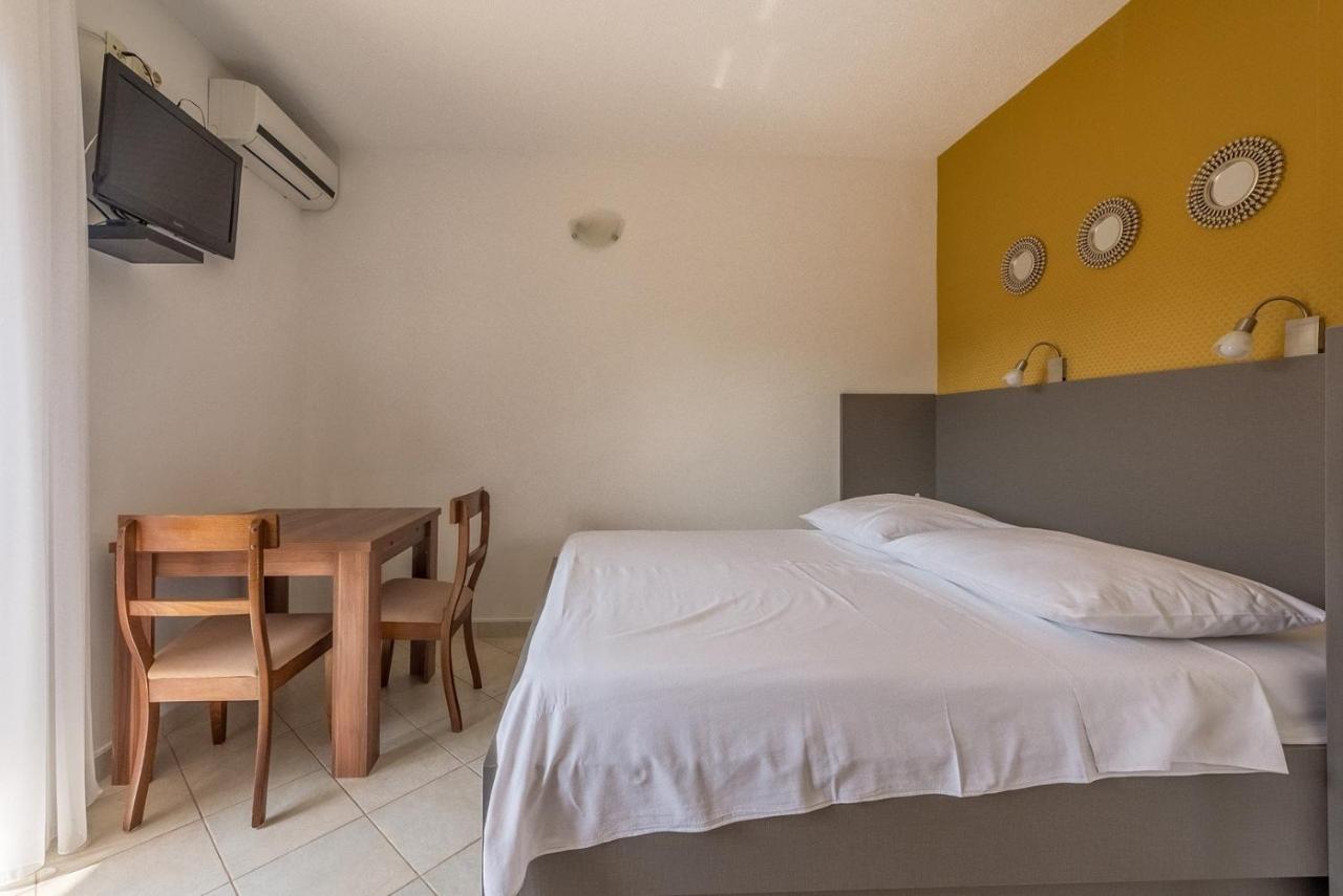 Apartments Ivana-Mira Okrug Gornji Exterior photo