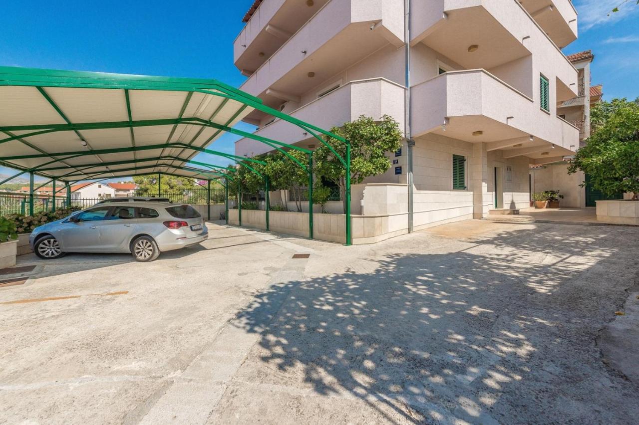 Apartments Ivana-Mira Okrug Gornji Exterior photo