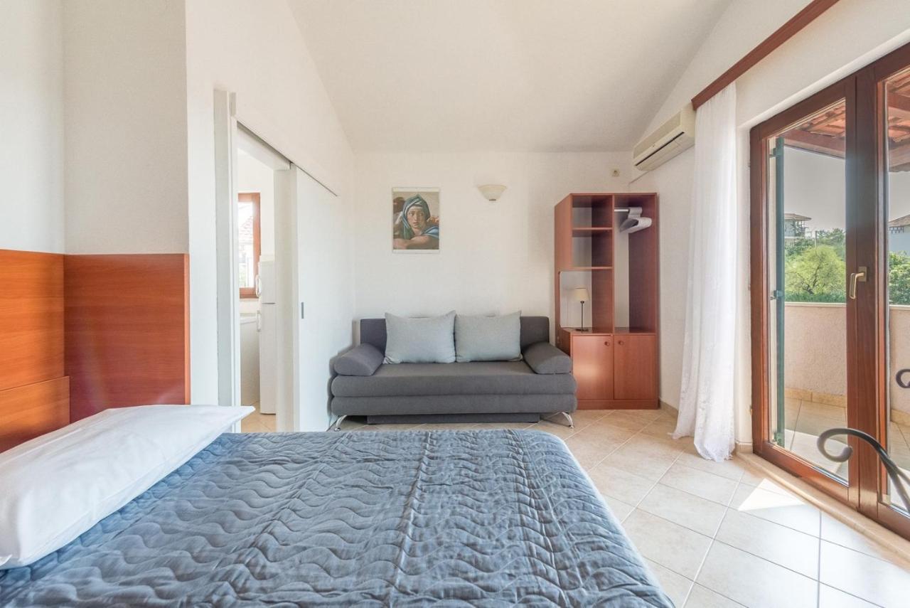 Apartments Ivana-Mira Okrug Gornji Exterior photo
